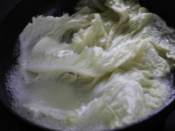 蒸白菜包的做法，妈妈们快收快收！