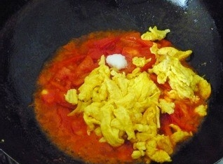 西红柿炒鸡蛋的做法