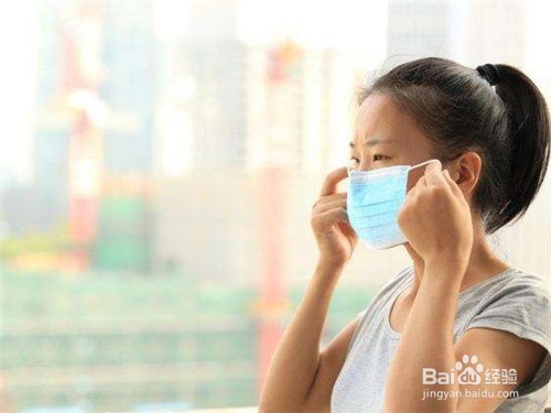 冬季怎样保持嘴唇滋润不开裂？