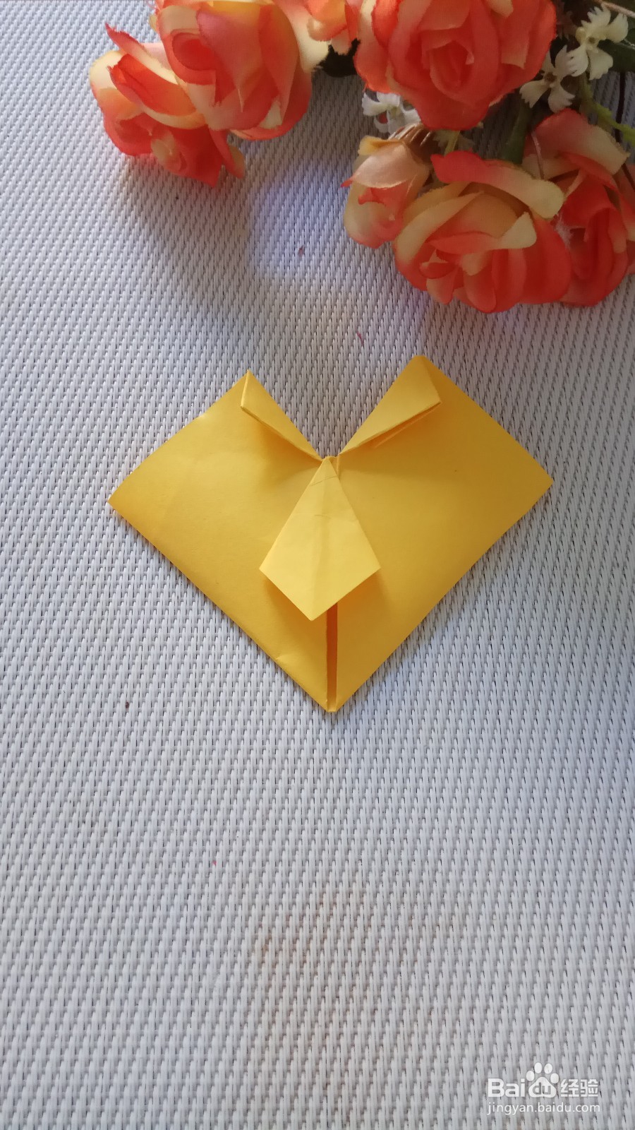 儿童折纸带领带的心形折法