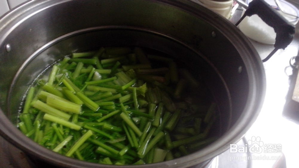 自家做菜芹菜滑肉片