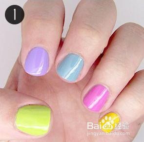 用牙刷打造泼墨型美甲