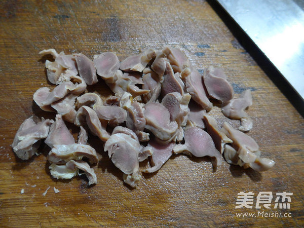 榨菜丝鸡胗炒莴笋