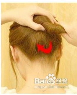 时尚侧边扭扭蓬松马尾新扎法