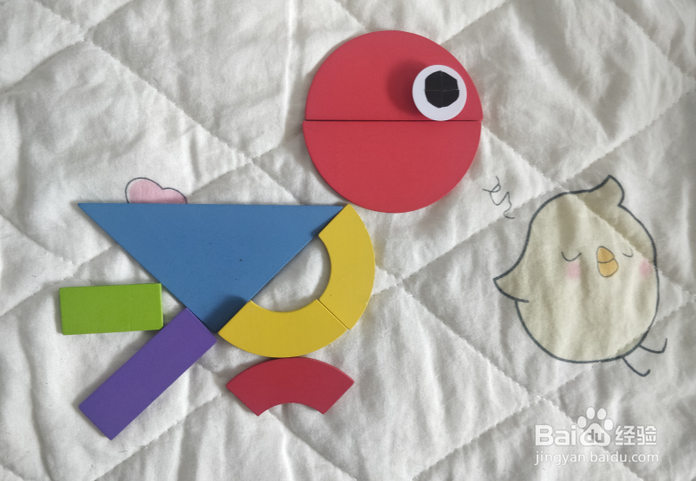 用幼儿积木怎么拼一只吃坚果的鸟儿？