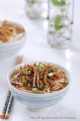 虽简单，但经典的快手面。【麻辣肉丝面】