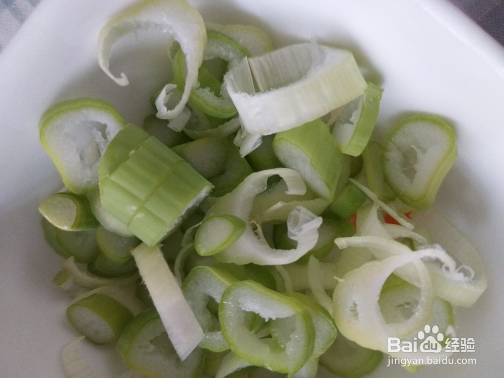 怎么做农家小炒——鸡蛋木耳炒肉？