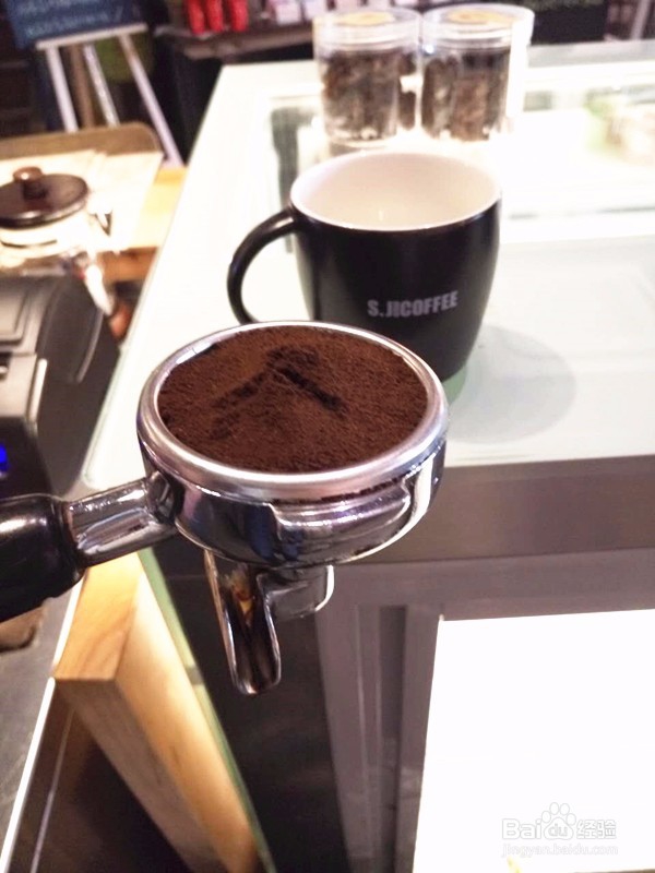 SCAE认证咖啡师教你在咖啡店该如何做好一杯拿铁