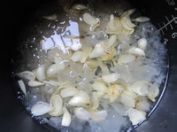 好喝又营养的银耳百合莲子羹