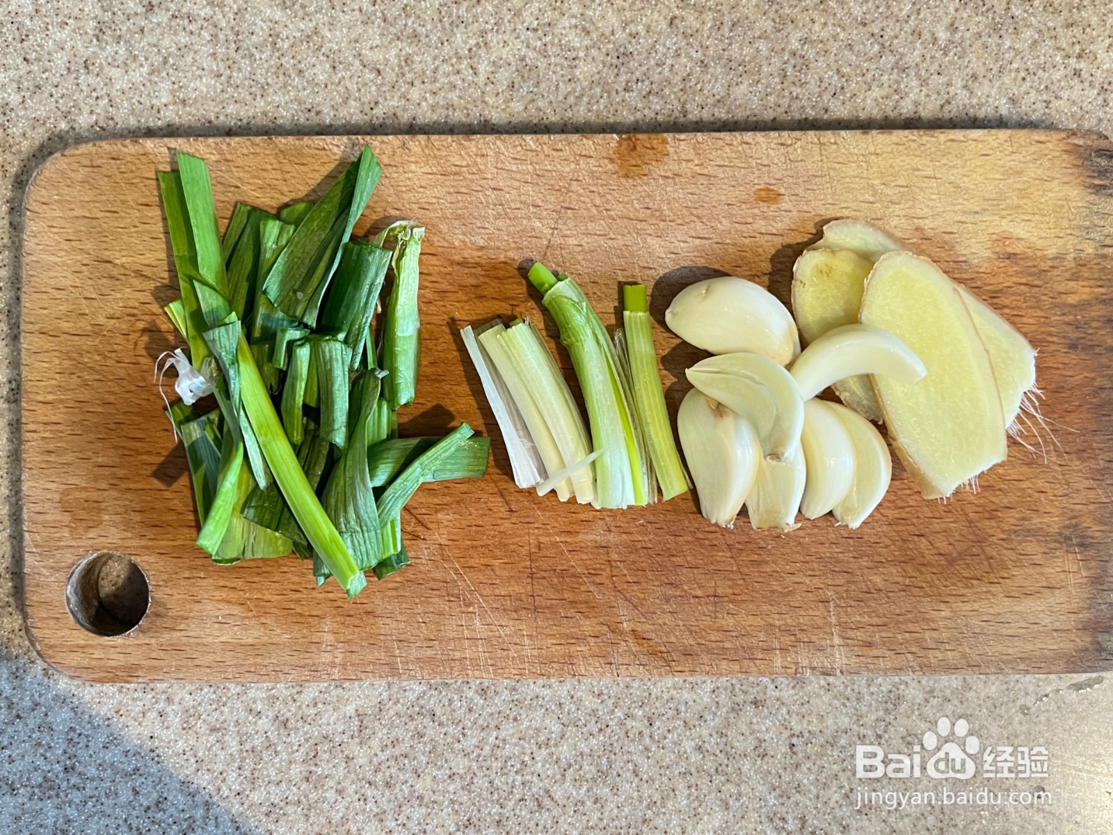 草菇焖鸡的做法