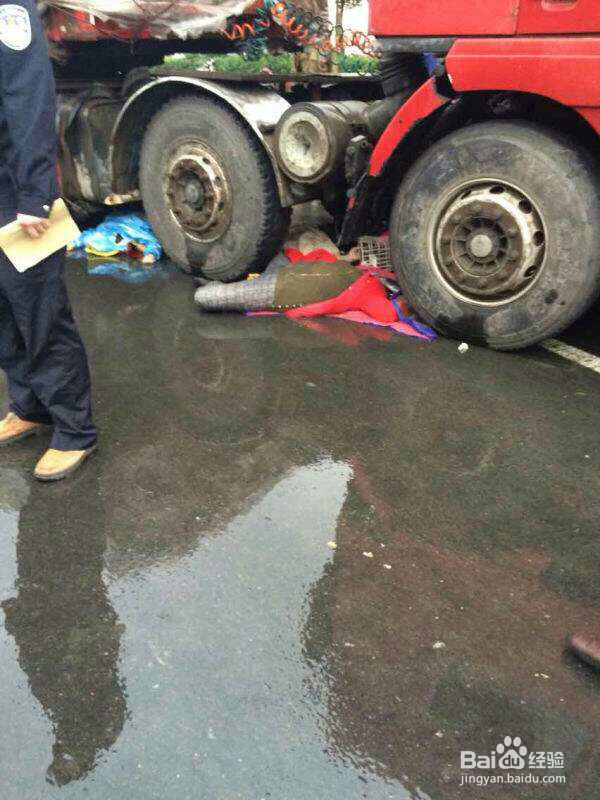 私家车面对大货车时该怎么办？