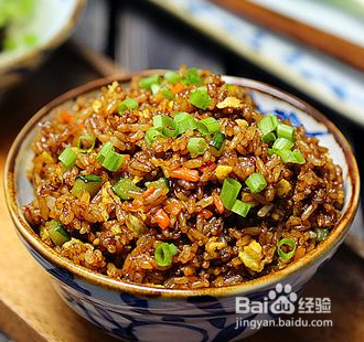 超美味的酱油炒饭的做法