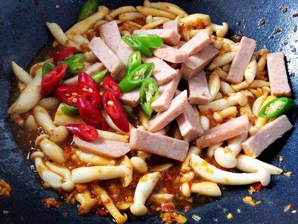 白玉菇炒午餐肉