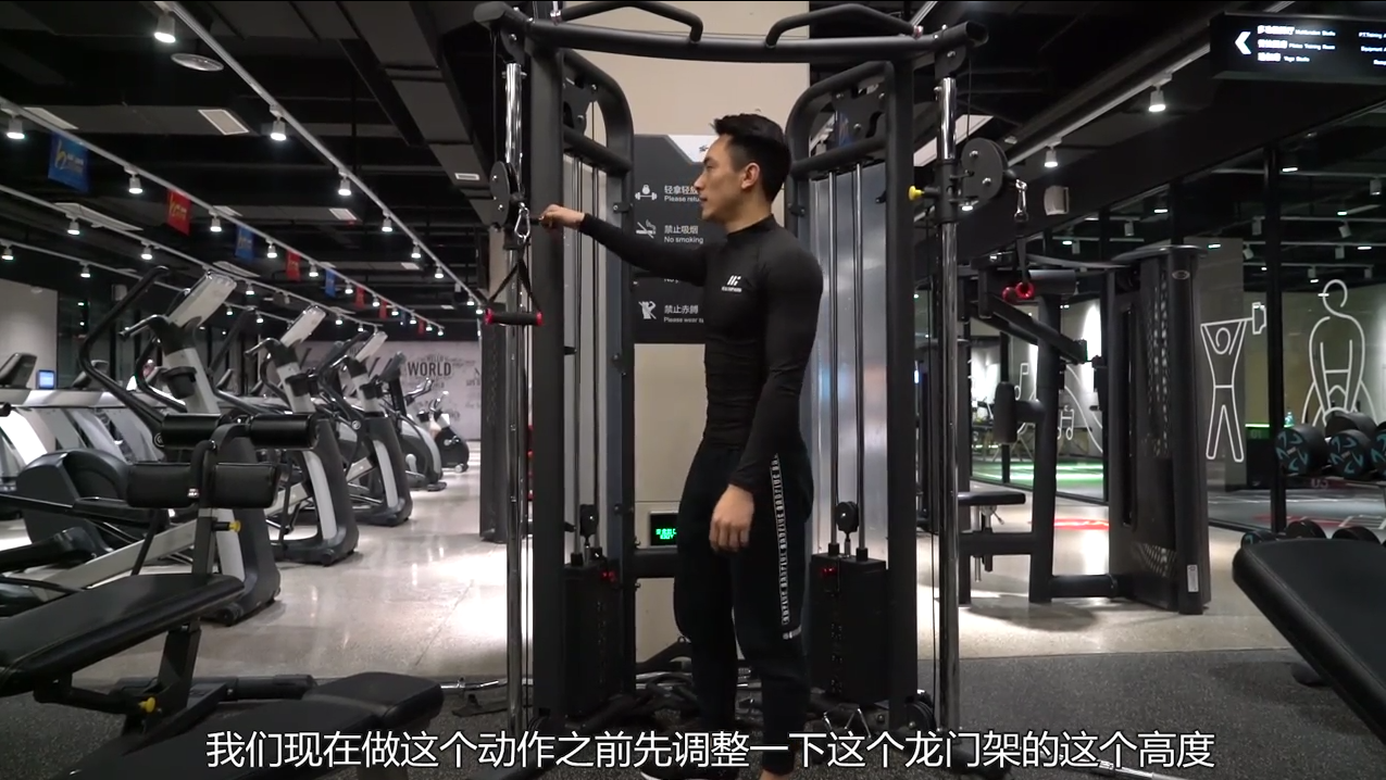 龙门架夹胸训练怎么做?