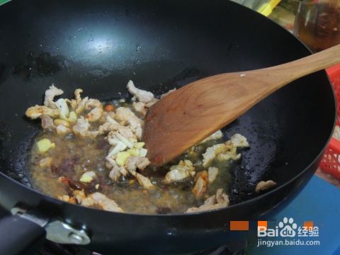 海鲜菇炒肉的做法