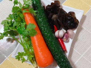 黄瓜拌木耳做法