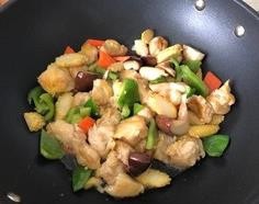 玉米笋香菇烩猴头菇的做法