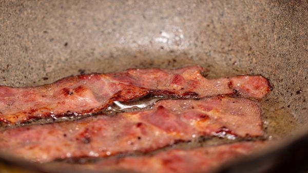 Brunch,咖啡煎培根烤小番茄+玉米粥
