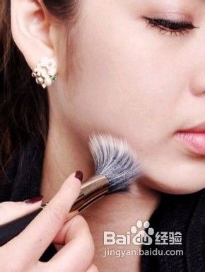 白领丽人如何化淡妆最得体