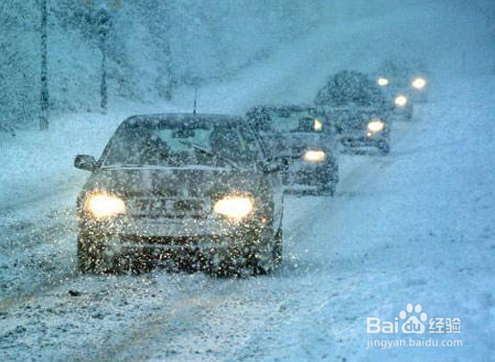 <b>冰雪路面怎么开车_安全行车</b>