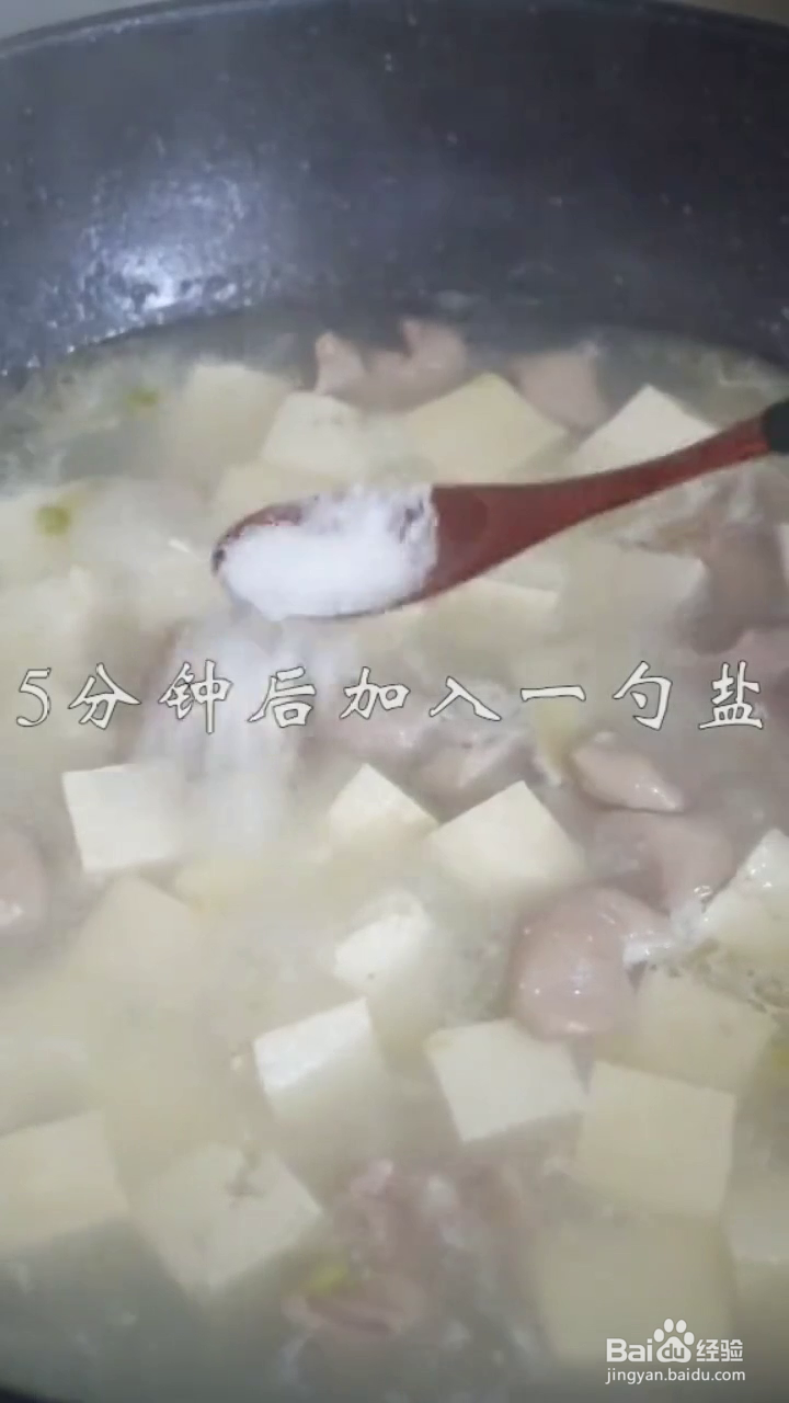 如何炖出鲜美好吃的大肠豆腐?