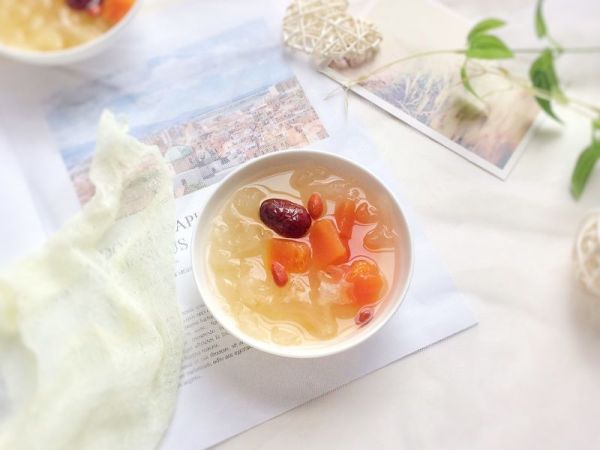 红枣木瓜炖雪耳