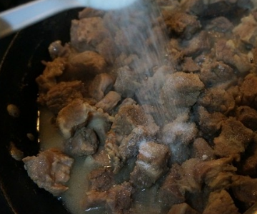 炖牛肉的时候放点什么东西熟的快