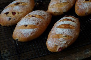 烤熟的榛子仁和酒渍蔓越莓怎么乳酪软欧