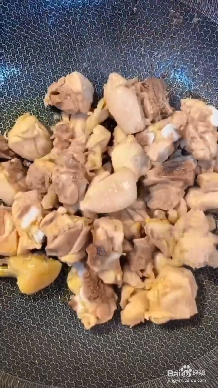 如何制作家庭版香菇黄焖鸡？