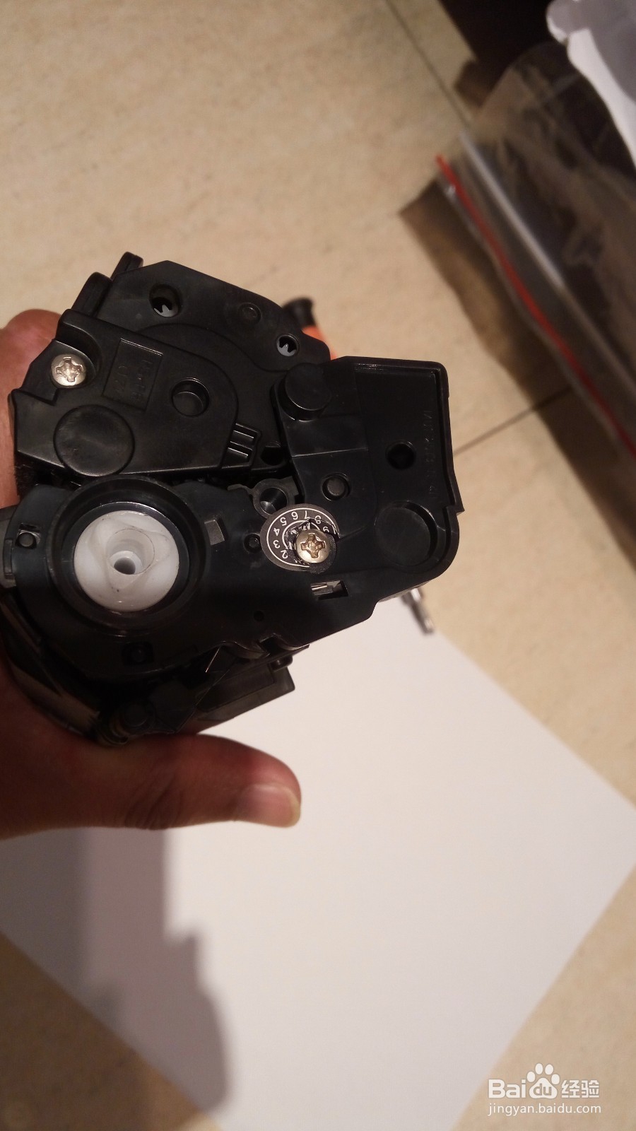 HP惠普P1007打印机打印黑色条痕废粉仓清理