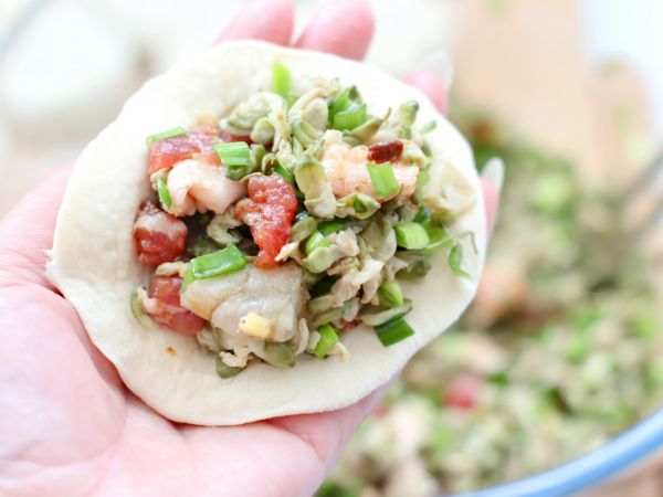 槐花虾仁酱肉包