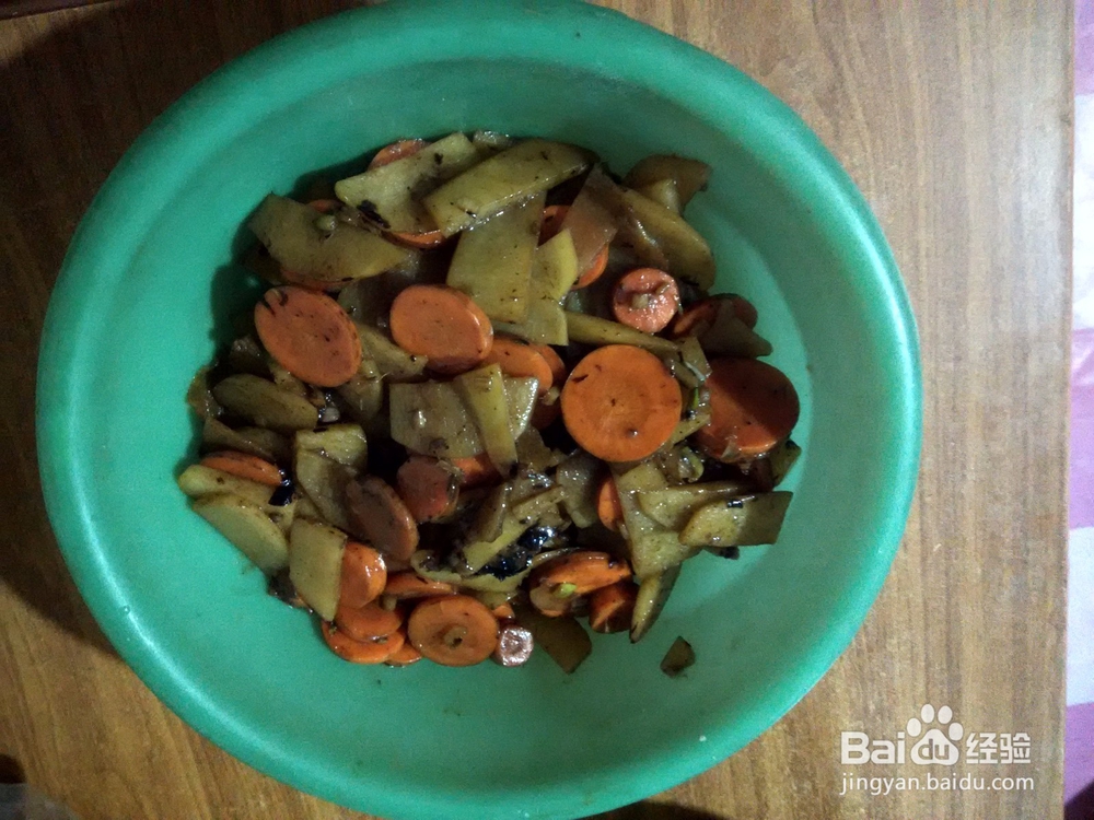 家常胡萝卜片炒土豆片