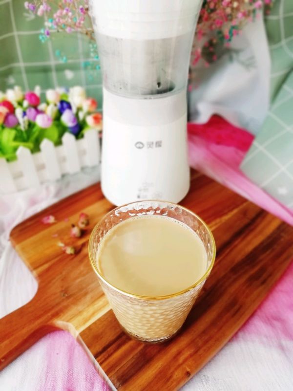 黑糖玫瑰花奶茶