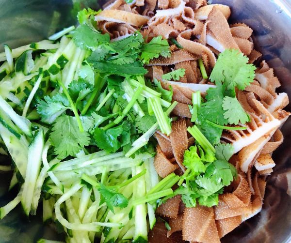 黄瓜凉拌牛百叶