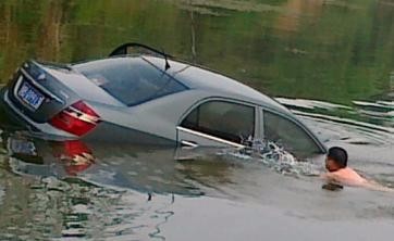 如何处理车辆落水和水箱开锅的情况