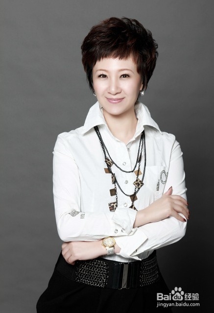女士在正式场合如何着装端庄得体