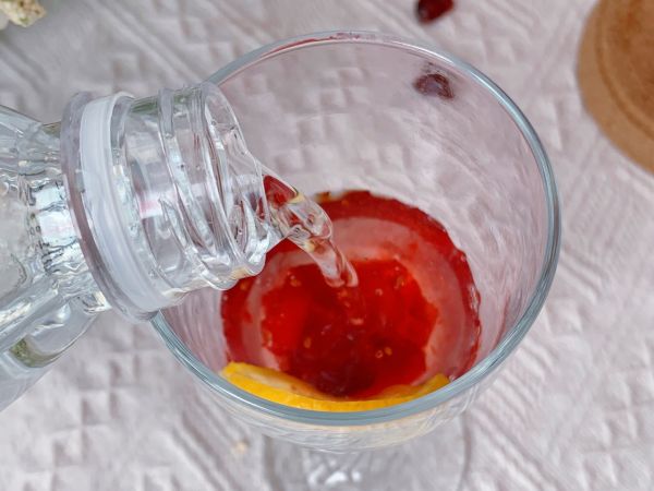 蔓越莓柠檬气泡水