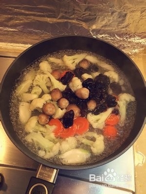 如何制作营养健康的的腊肠辣炒五色蔬菜？