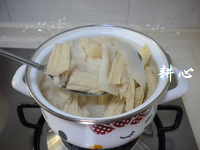 竹荪腐竹排骨煲