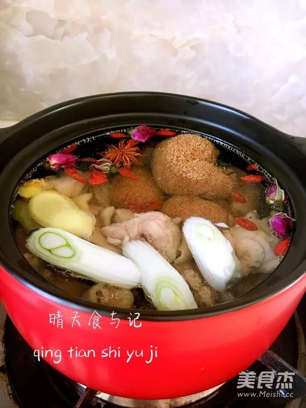 冬季进补来一碗猴头菇煲鸡汤!
