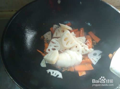 家常胡萝卜炒藕片超级美味的做法