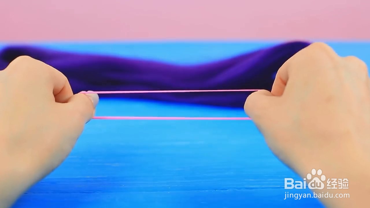 皮筋和我们的假发就能制作彩虹刷子