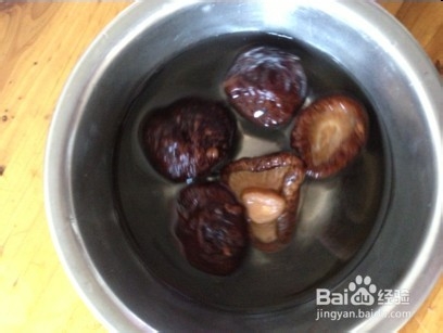 香菇鸡肉汤的做法