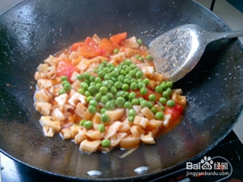 轻松几步剥番茄皮:茄汁藕丁