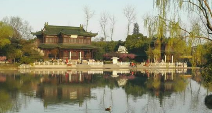 《黄鹤楼送孟浩然之广陵》中的广陵指今江苏省什么市