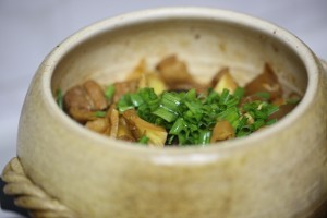 养生食补小野笋香菇焖肉的做法