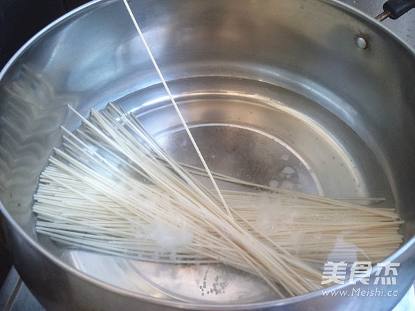 倒炝锅面汤的做法