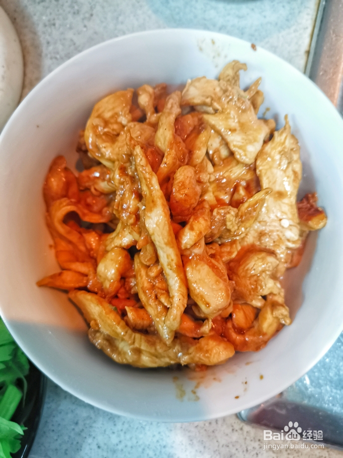 做家常菜鸡胸肉新吃法孜然芹菜彩椒炒鸡