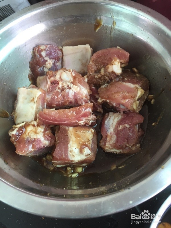 香菇焖排骨怎么做