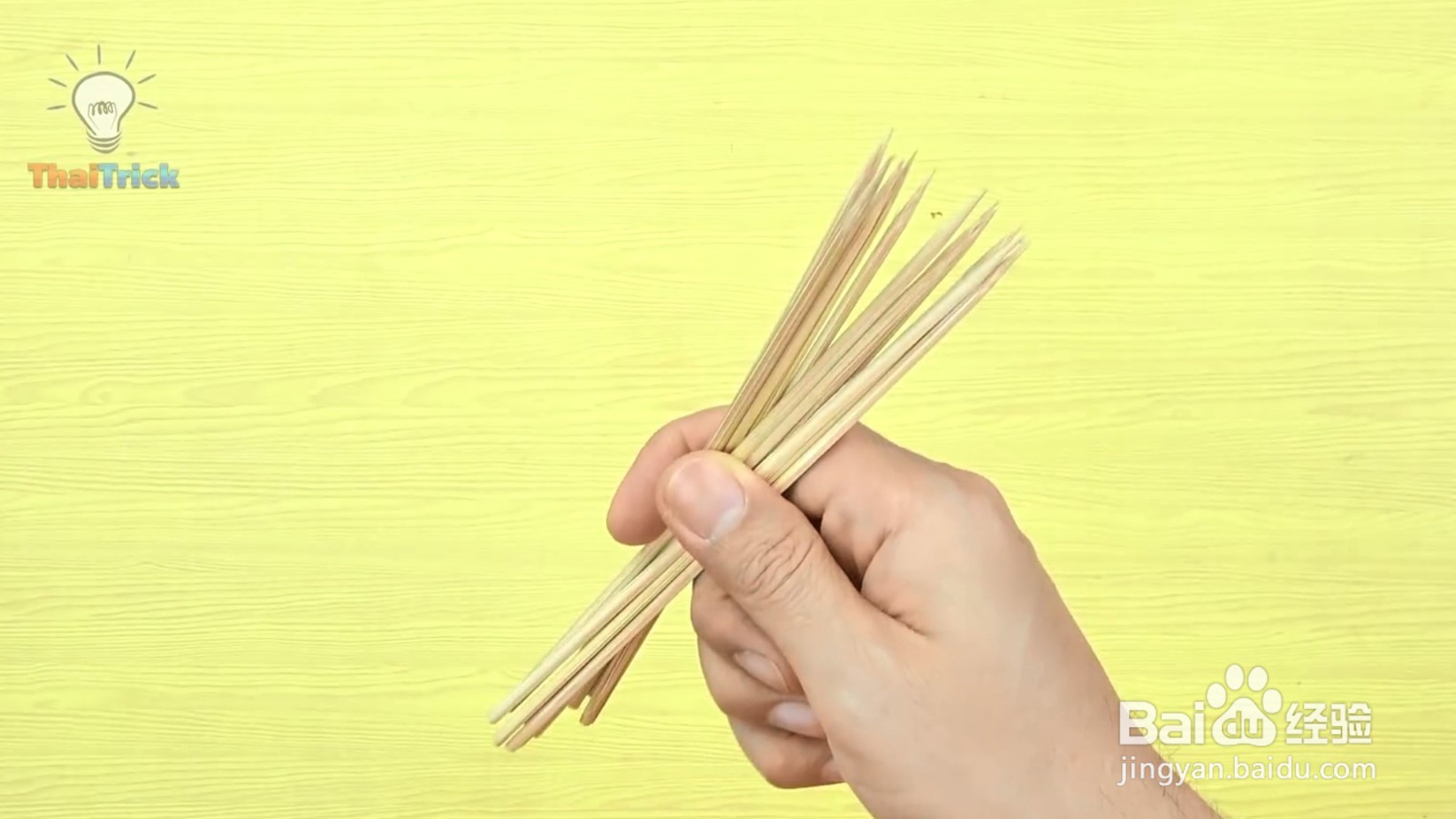 牙签加木圆圈，就可以变成一个针线收纳器